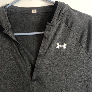 Under Armour Long Sleeve / hoodie